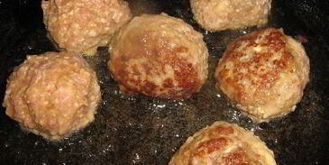 тефтели с бананами, кешью и карри