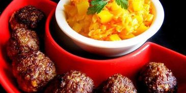 тефтели с бананами, кешью и карри