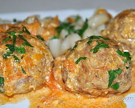 Тефтели с булгуром в сливочно-томатном соусе