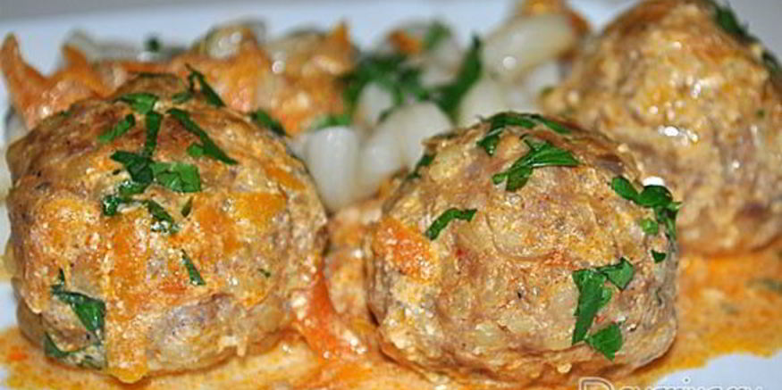 Рецепт тефтелей с булгуром в сливочно-томатном соусе