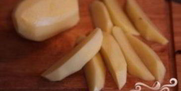 тефтели с грибным соусом и картофелем по-деревенски