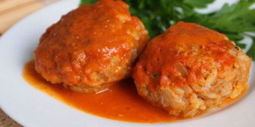 Рецепт тефтелей с рисом в овощном соусе