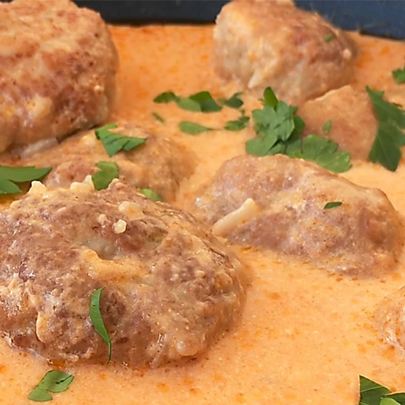 Тефтели с томатным подливом на сметане