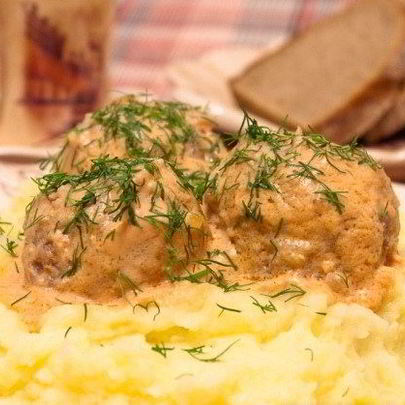 Тефтели в томатно-сметанном соусе