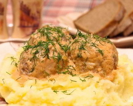 Тефтели в томатно-сметанном соусе