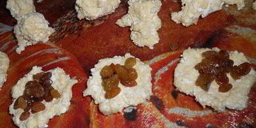 ленивые вареники с имбирем, фаршированные изюмом