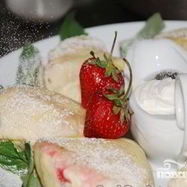 Рецепт Паровых творожных вареников с клубникой