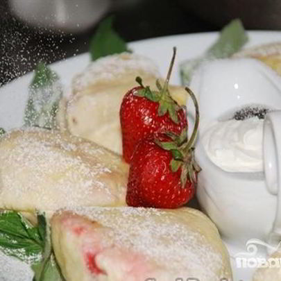 Паровые творожные вареники с клубникой