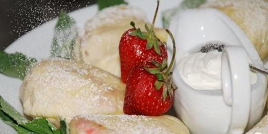 Рецепт паровых творожных вареников с клубникой