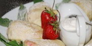 паровые творожные вареники с клубникой