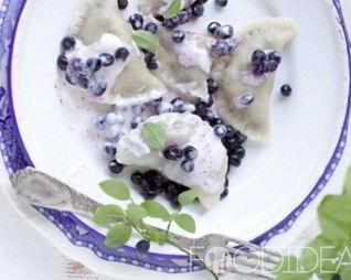 Вареники с черникой на кефире