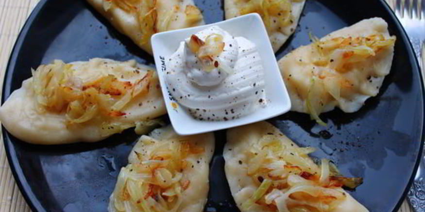 Рецепт вареников с картошкой и жаренным луком