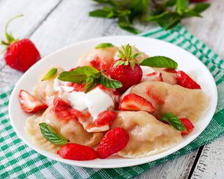 Вареники с клубникой и творогом