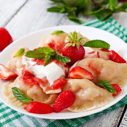 Вареники с клубникой и творогом