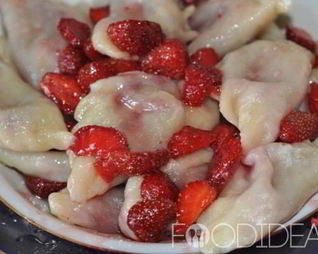 Вареники с клубникой