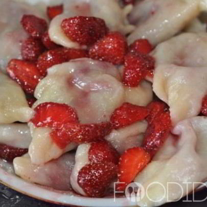 Вареники с клубникой