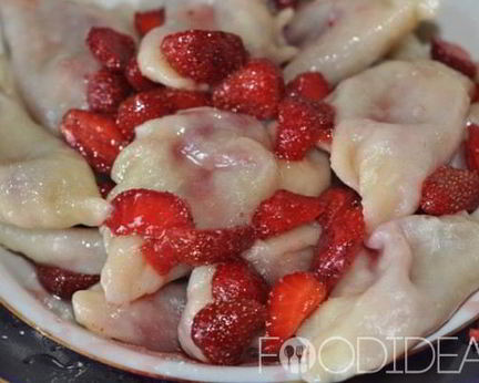 Вареники с клубникой