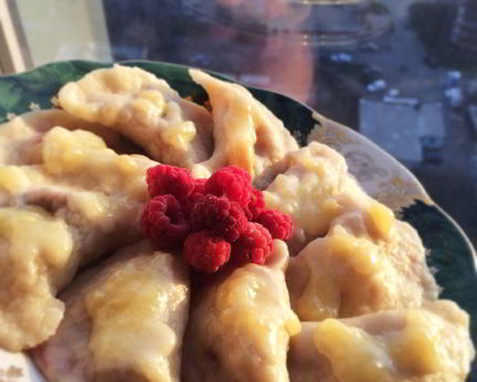 Вареники с малиновой начинкой