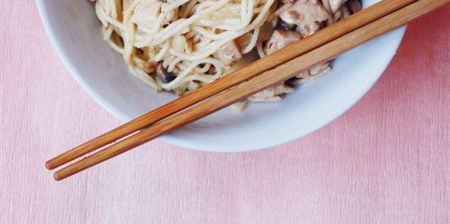 Рецепт яичной лапши с курицей и грибами