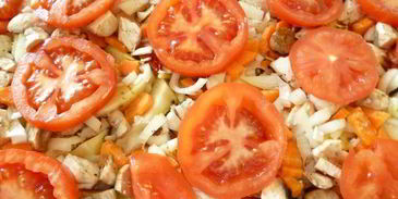 куриное жаркое с грибами и вялеными помидорами