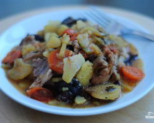 Куриное жаркое в горшочках