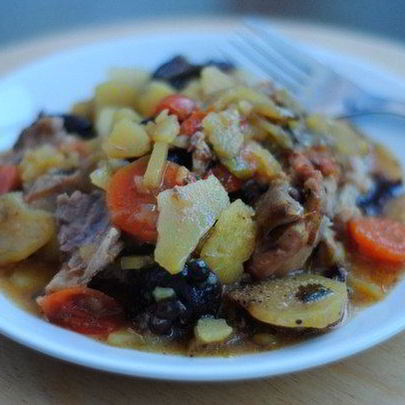 Куриное жаркое в горшочках