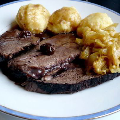 Квашеное жаркое с клецками и глазированной капустой Мясо моей мечты