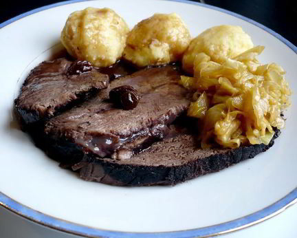 Квашеное жаркое с клецками и глазированной капустой Мясо моей мечты