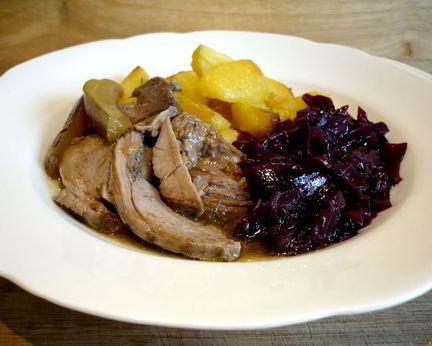 Жаркое из барашка с грушами и петрушкой