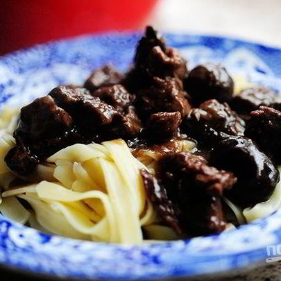 Жаркое из говядины с грибами