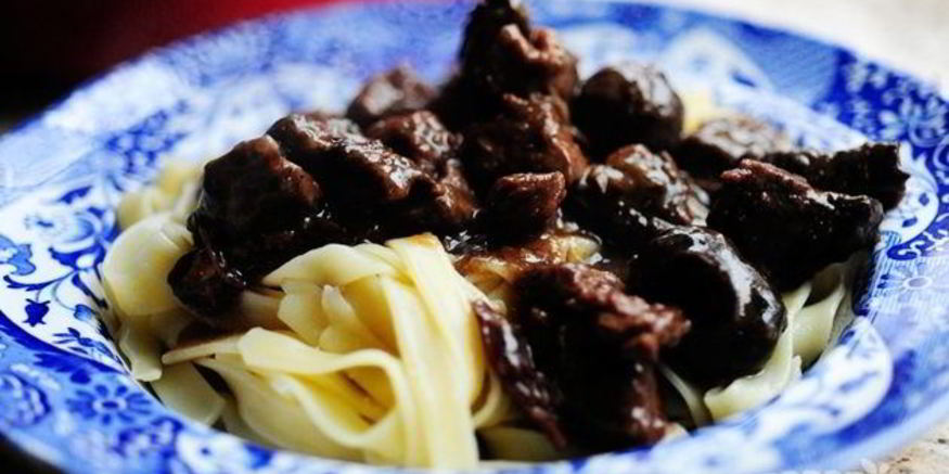 Рецепт жаркого из говядины с грибами