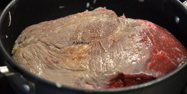 жаркое из говядины с кофейным соусом