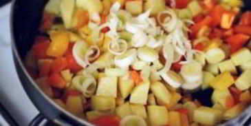 жаркое из индейки на сковороде