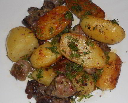 Жаркое из картофеля и куриных желудков