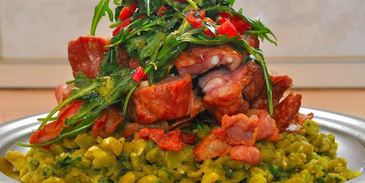 жаркое из копченой свинины с горохом