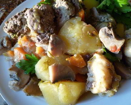 Жаркое из куриной печени в горшочках