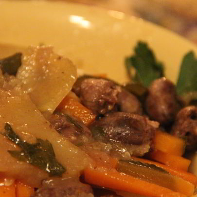 Жаркое из куриных сердец с овощами и пивом