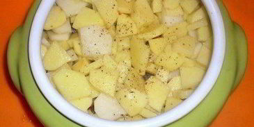 жаркое из сердечек с грибами в горшочке