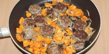 жаркое с фрикадельками и макаронами