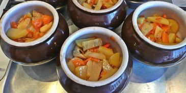 жаркое с грибами и картошкой в горшочках