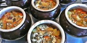 жаркое с грибами и картошкой в горшочках