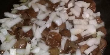 жаркое с индюшкой и маслятами