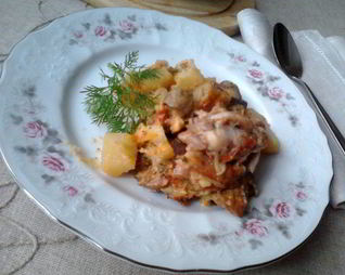 Жаркое с курицей и грибами в горшочке