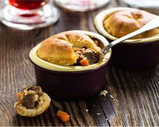 Жаркое с мясом и грибами в горшочках