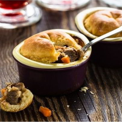 Жаркое с мясом и грибами в горшочках