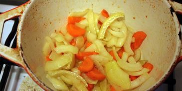 жаркое с языком и беконом под крышкой из слоеного теста сытый патрик