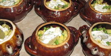 жаркое в горшочках с белыми грибами и свининой