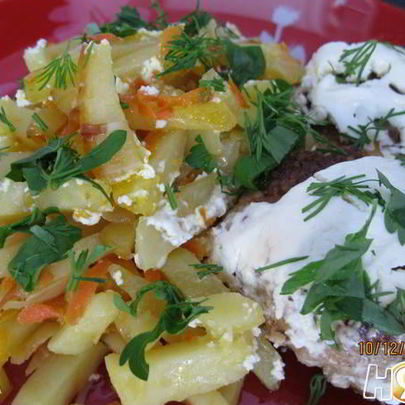 Жаркое в горшочках с котлетами