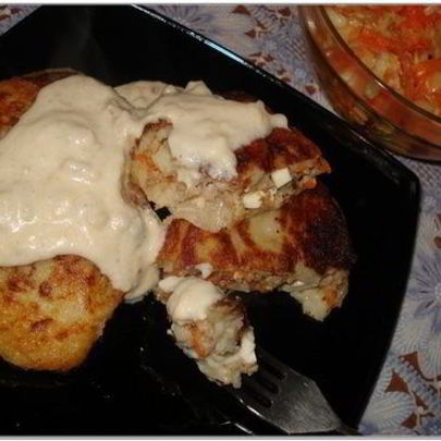 Картофельные зразы и лепешки с одной начинкой