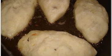 картофельные зразы и лепешки с одной начинкой